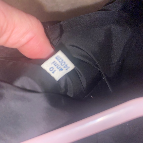 Kids size small - Picture 2 of 4